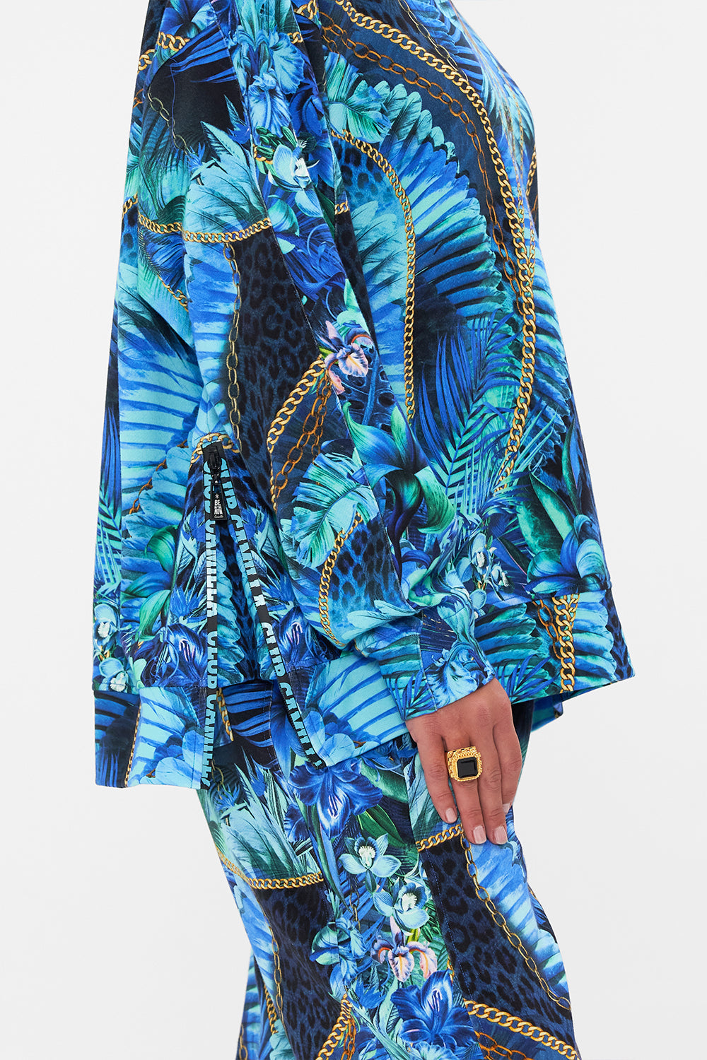 SIDE ZIP CONTRAST STRIPE OVERSIZED SWEATER SONG OF THE JUNGLE