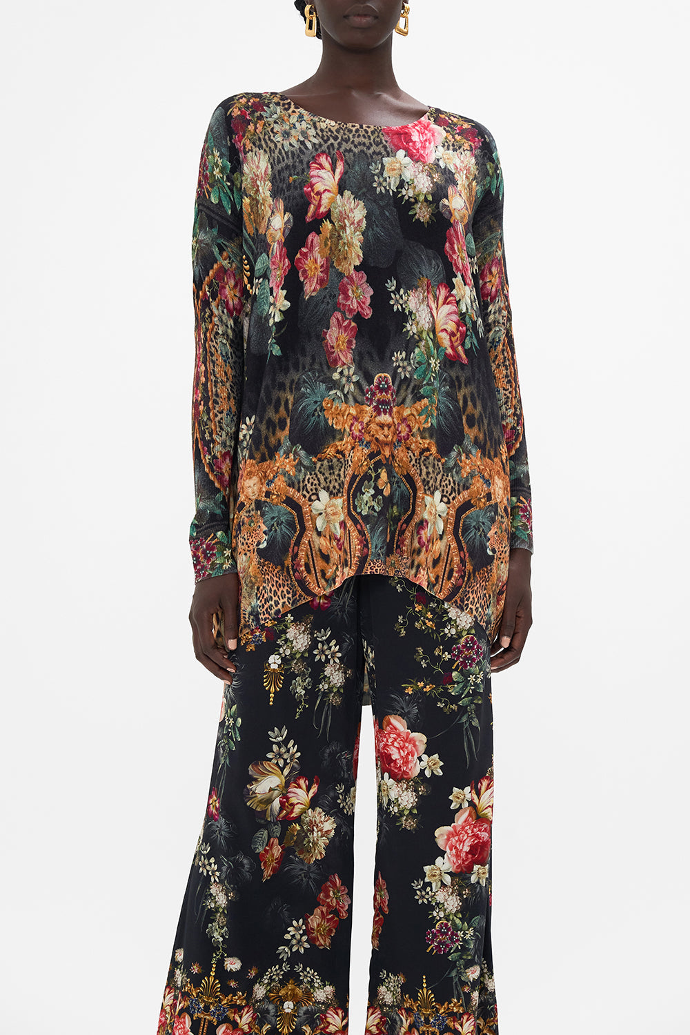 OVERSIZE LONG SLEEVE KNIT TOP A NIGHT AT THE OPERA