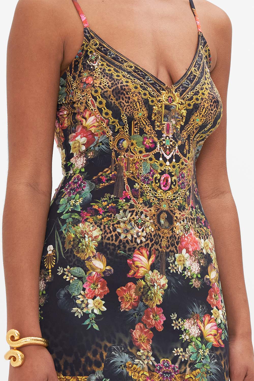 V NECK SLIP A NIGHT AT THE OPERA