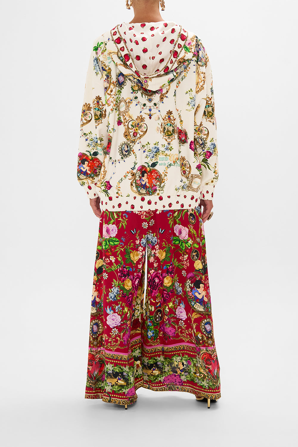 Disney CAMILLA hoodie in Just One Bite Snow White print