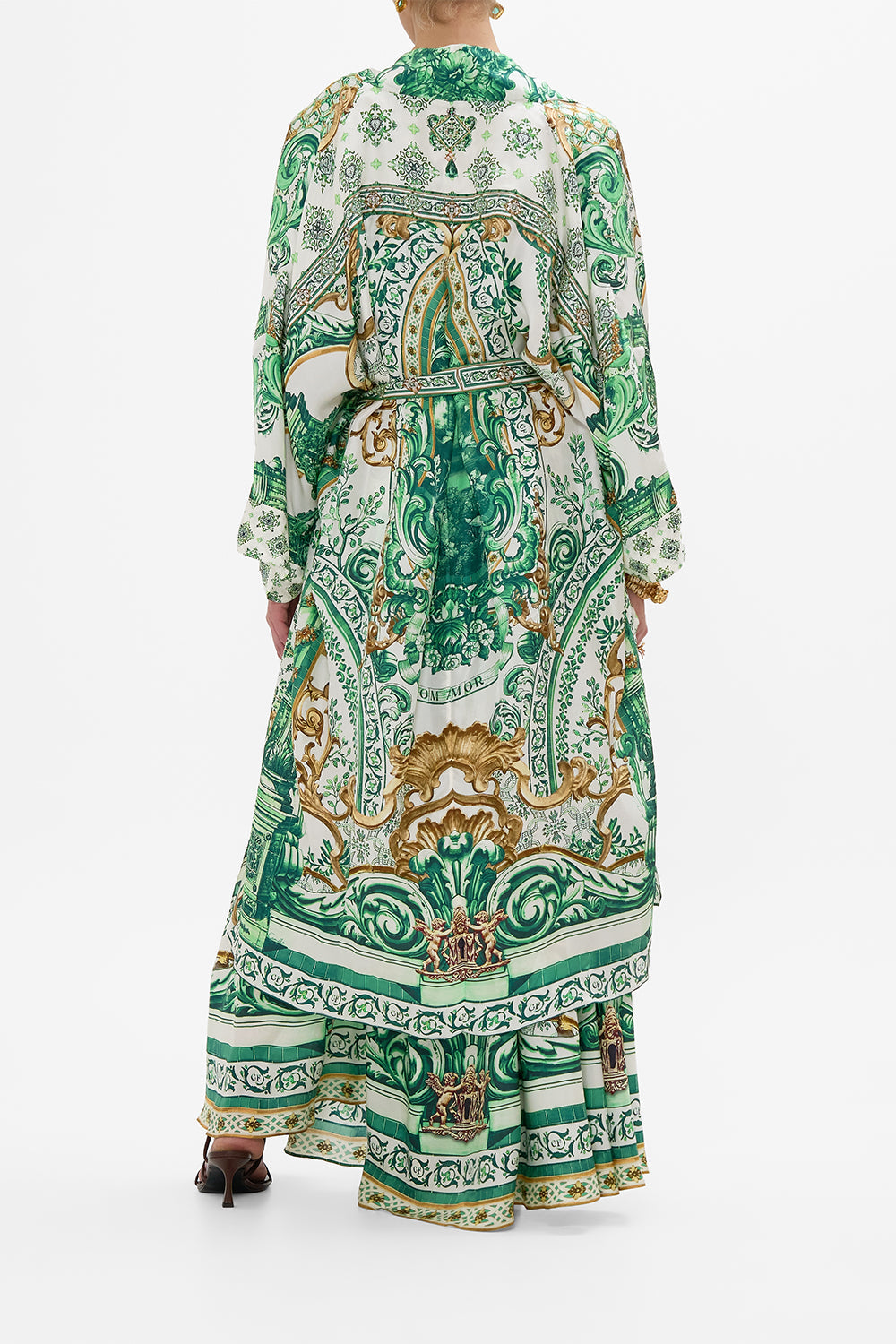 OVERSIZED LAYER WITH TIE SLEEVE CORRIDOR OF CALM