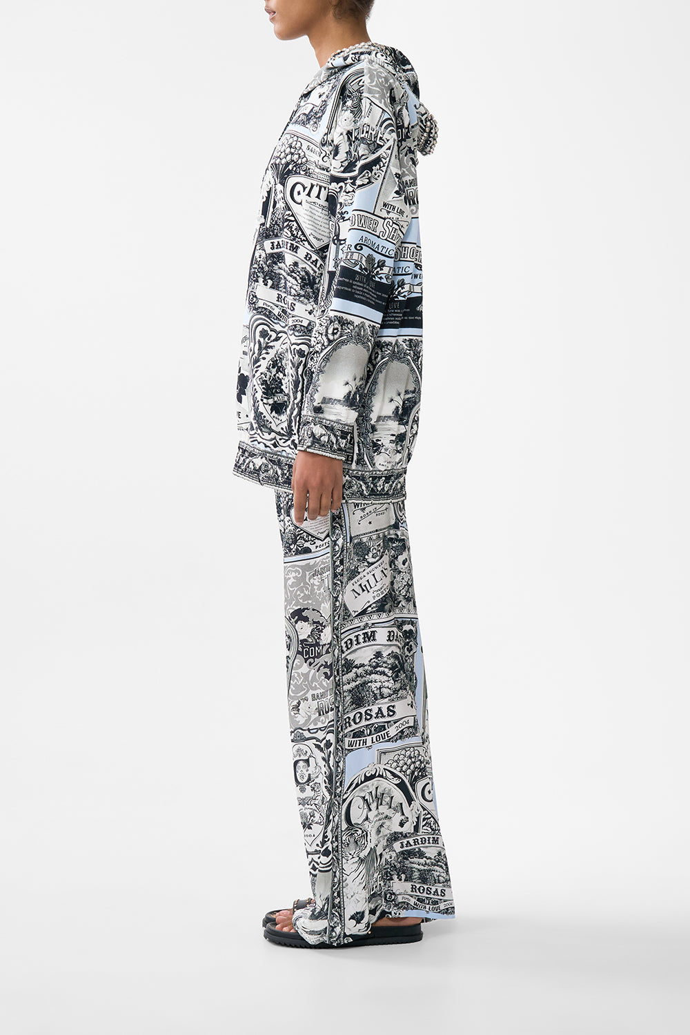 SILK BAND OVERSIZED HOODIE WITH POCKETS PERFUMED IN PORTO