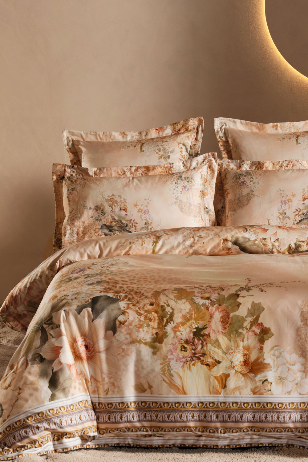 QUILT COVER SET ADORNED IN ANTIQUITY