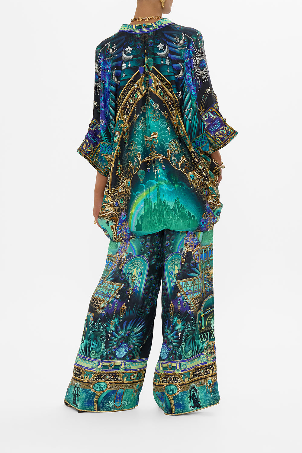 BATWING SHIRT DEFY GRAVITY