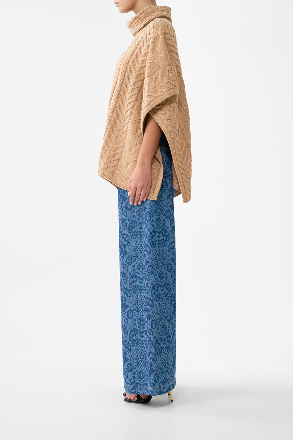 FUNNEL NECK KNIT PONCHO ARANJUEZ ANIMALIA