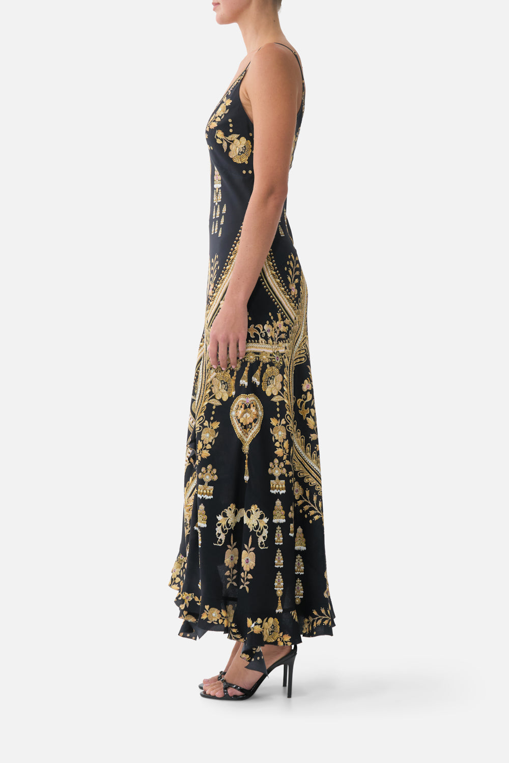 The CAMILLA RING SCARF CLUTCH LIFE’S RICH TAPESTRY in our print.