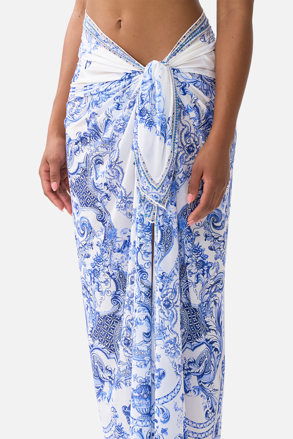The CAMILLA ROUND NECK KAFTAN LEOTIGRA LAND in our print.