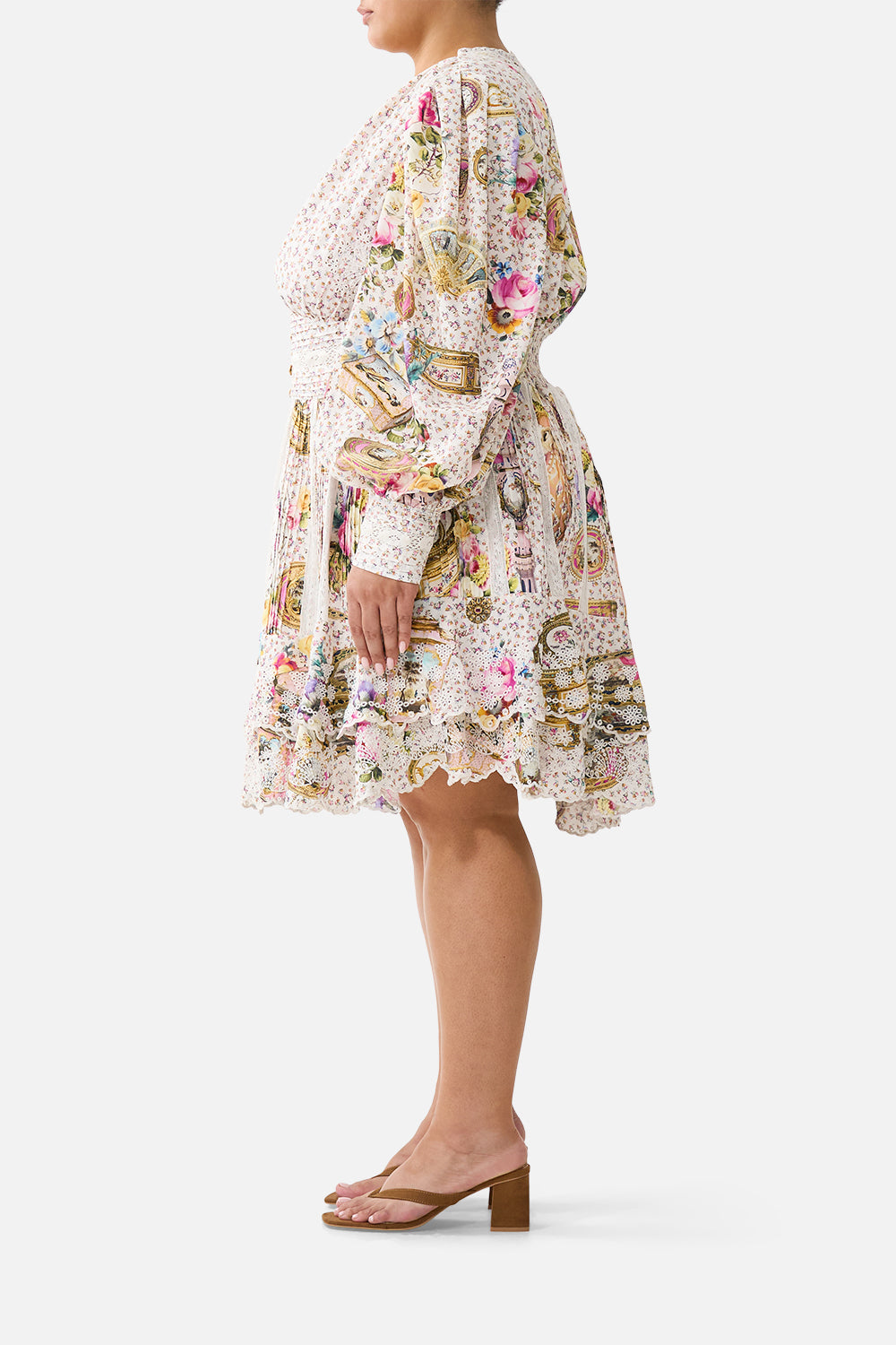 The CAMILLA JACKET WITH SLEEVE CUT OUT DETAIL ANIMALS IN THE PALACE in our ANIMALS IN THE PALACE print.