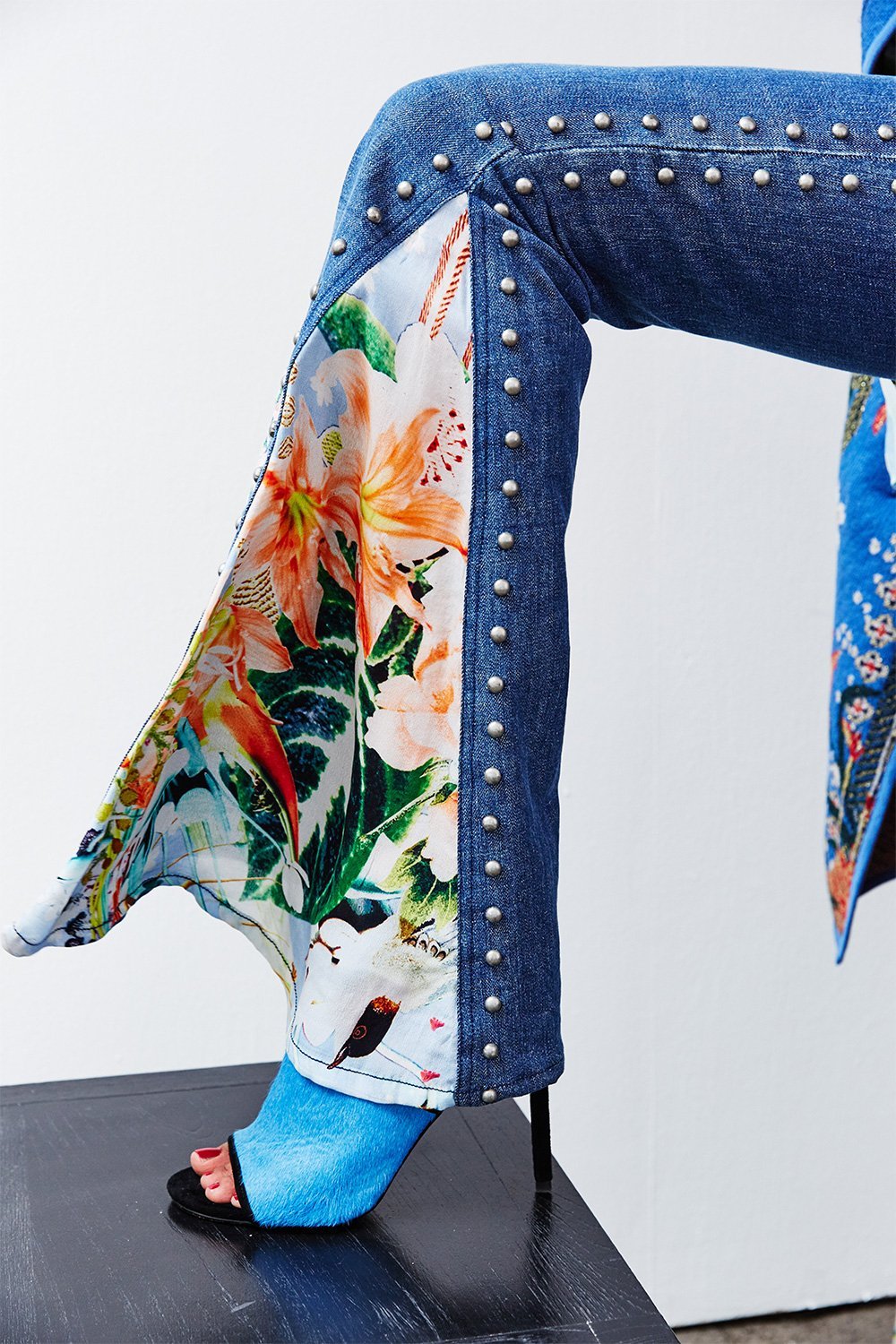 FLARED JEAN WITH CONTRAST PANEL THE STILL ABYSS