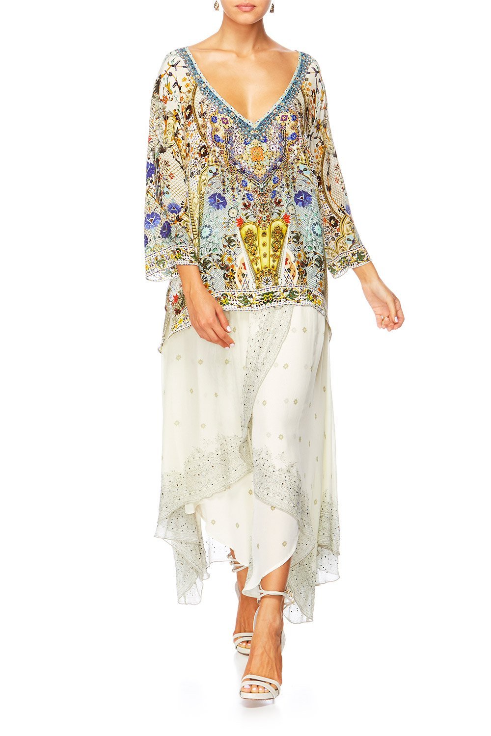 THE BUTTERFLY EFFECT V-NECK OVERSIZED BLOUSE