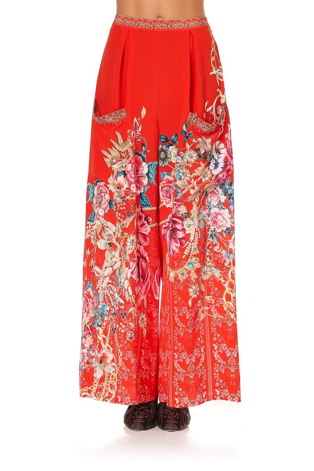 WIDE LEG TROUSER WITH FRONT POCKETS AND THE QUEEN WORE RED