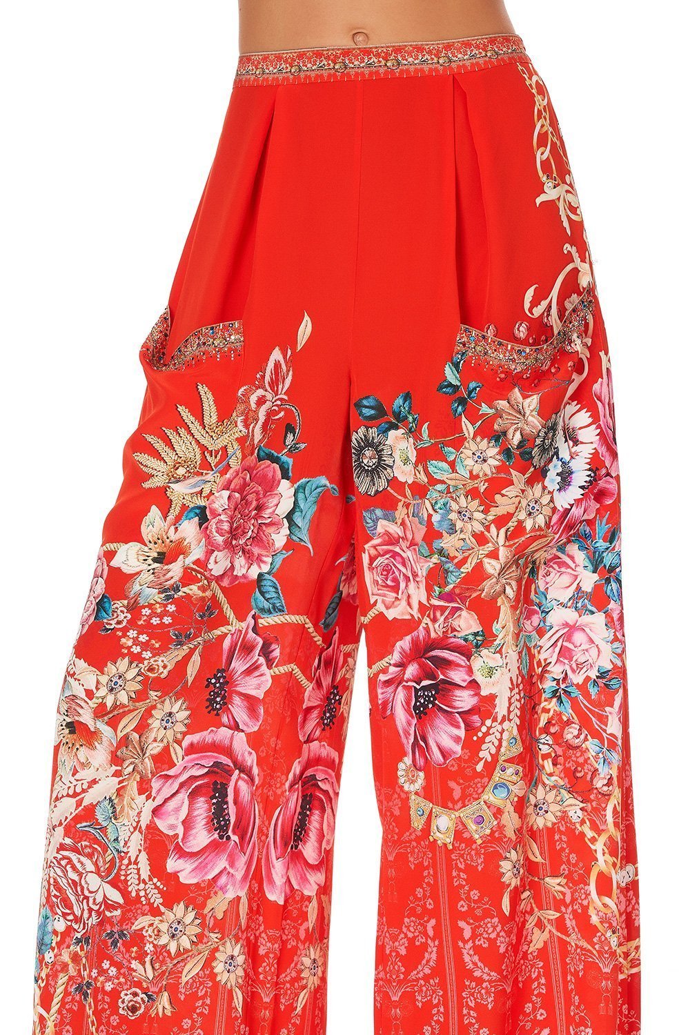 WIDE LEG TROUSER WITH FRONT POCKETS AND THE QUEEN WORE RED