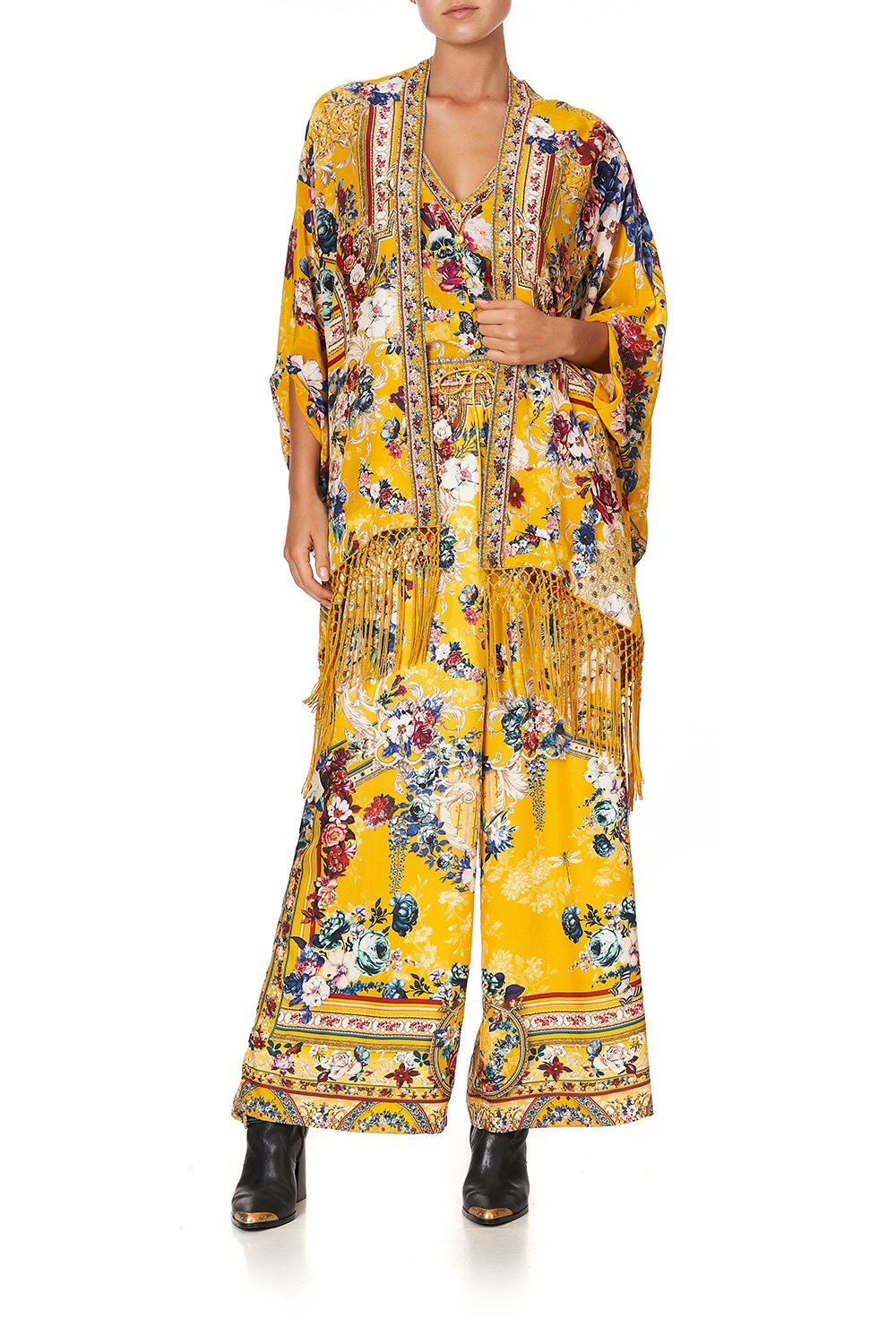 SHORT CAPE CROWNED ROSES