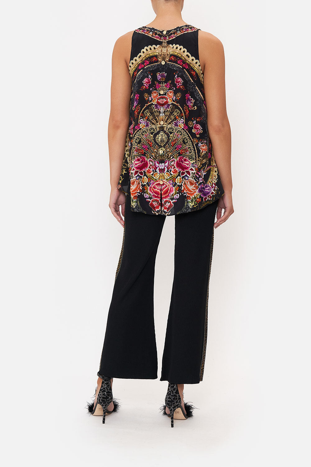 V NECK BUTTON BACK TOP DANCE WITH DUENDE