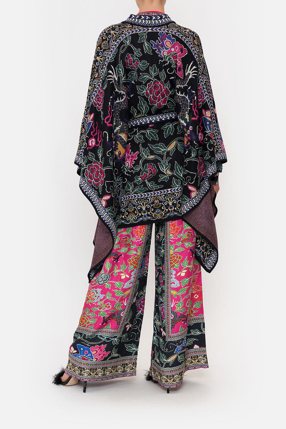 SHORT KNIT PONCHO WITH TIE TWILIGHTS TOKEN