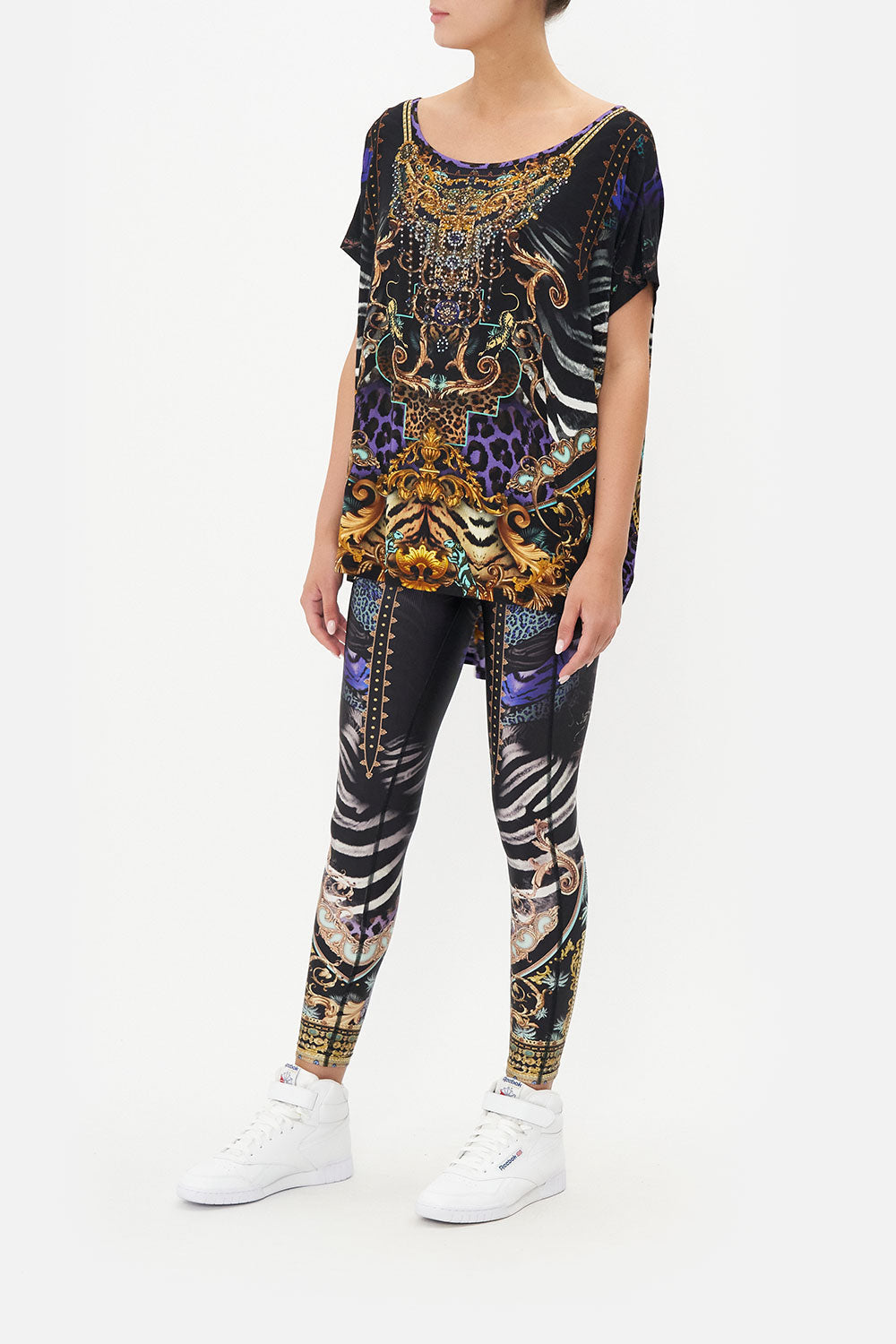 LOOSE FIT TEE SHES GOT GRACE