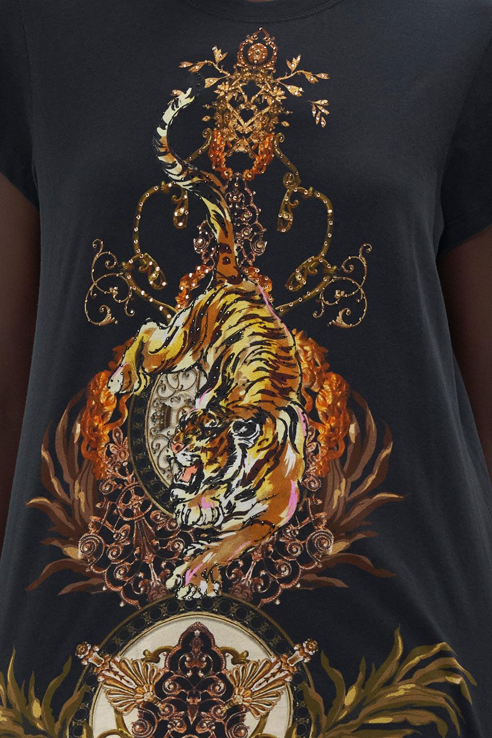 SLIM FIT ROUND NECK T-SHIRT THE QUEENS KING