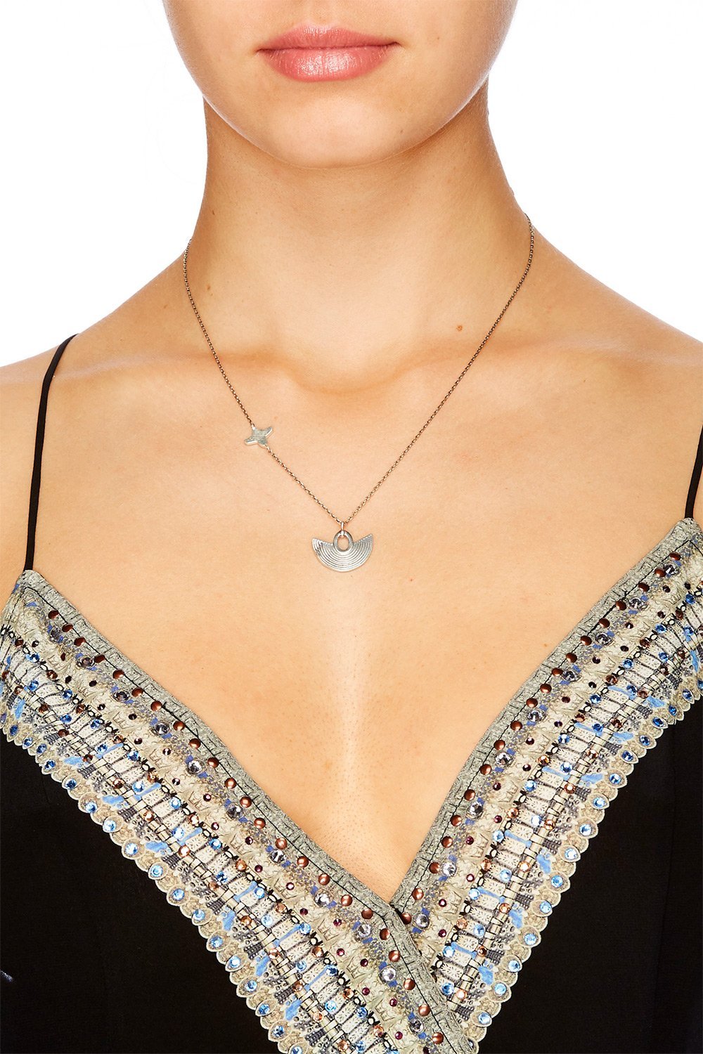 SILVER PLATED SHORT PENDANT NECKLACE