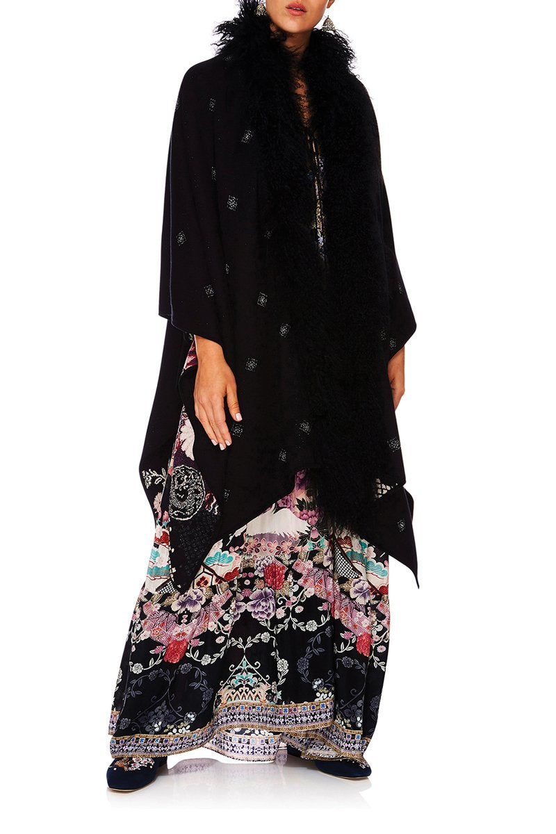 CAMILLA NIGHTS WITH HER REVERSIBLE OVERSIZED PONCHO W FUR