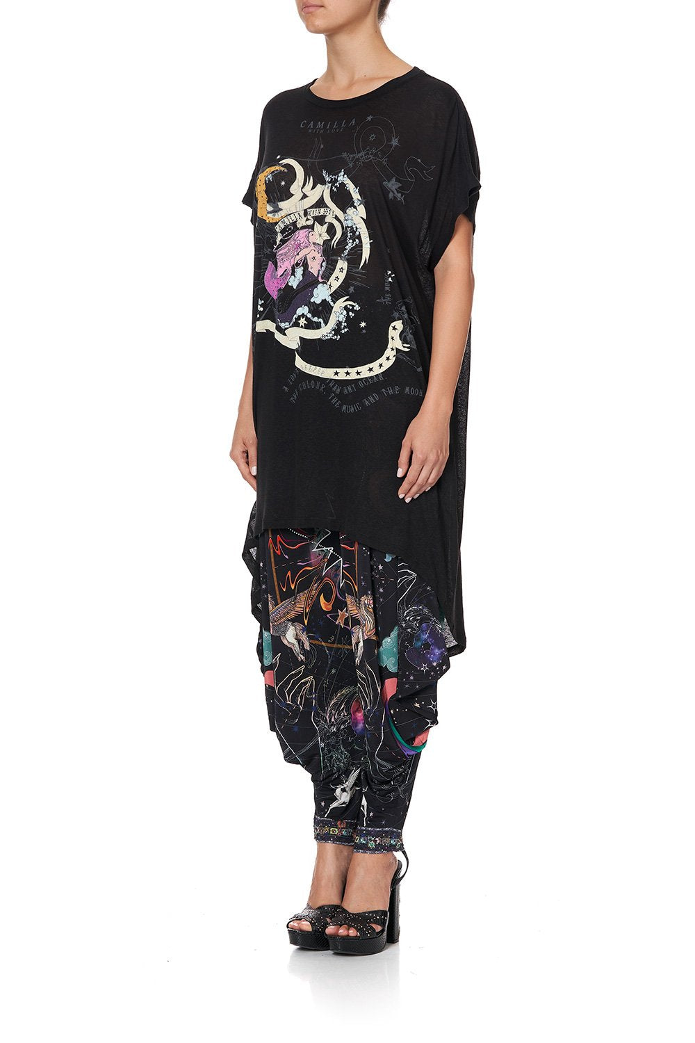 LONG SCOOP BACK HEM T-SHIRT MIDNIGHT MOON HOUSE