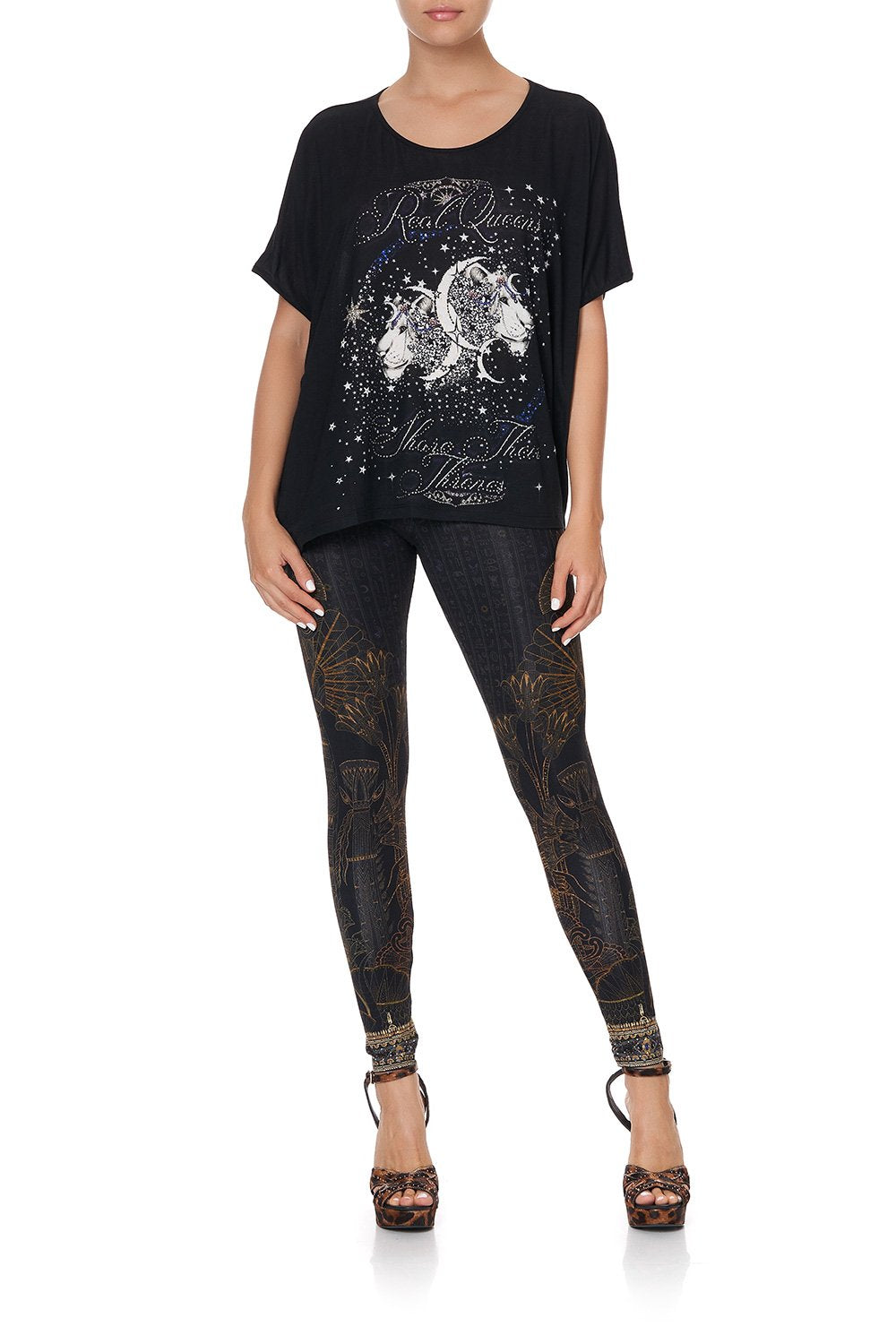 LOOSE FIT ROUND NECK TEE REAL QUEENS SHARE THEIR THRONES