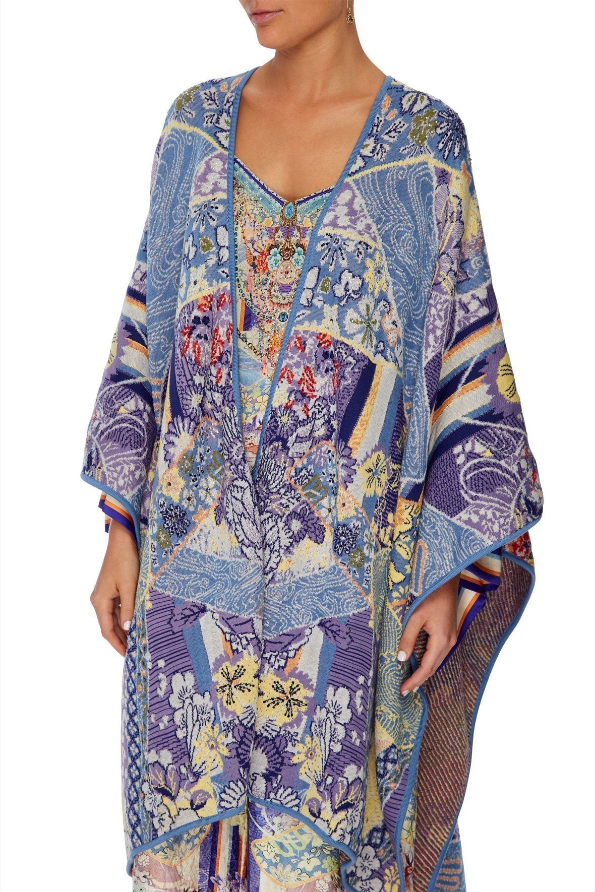 THROW OVER PONCHO GIRL IN THE KIMONO