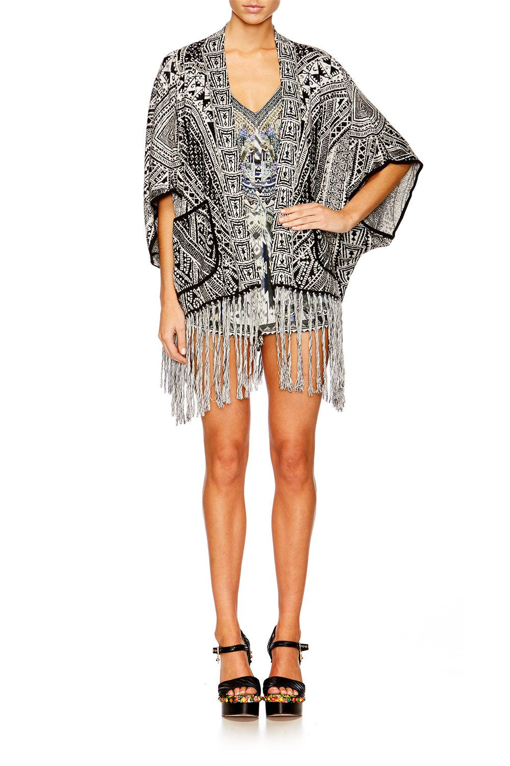 HANGING AROUND PONCHO W FRINGING