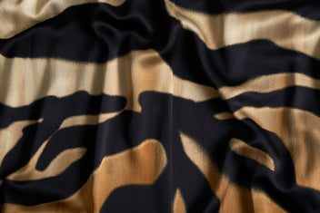 PEAKED SHOULDER BLAZER TAME MY TIGER