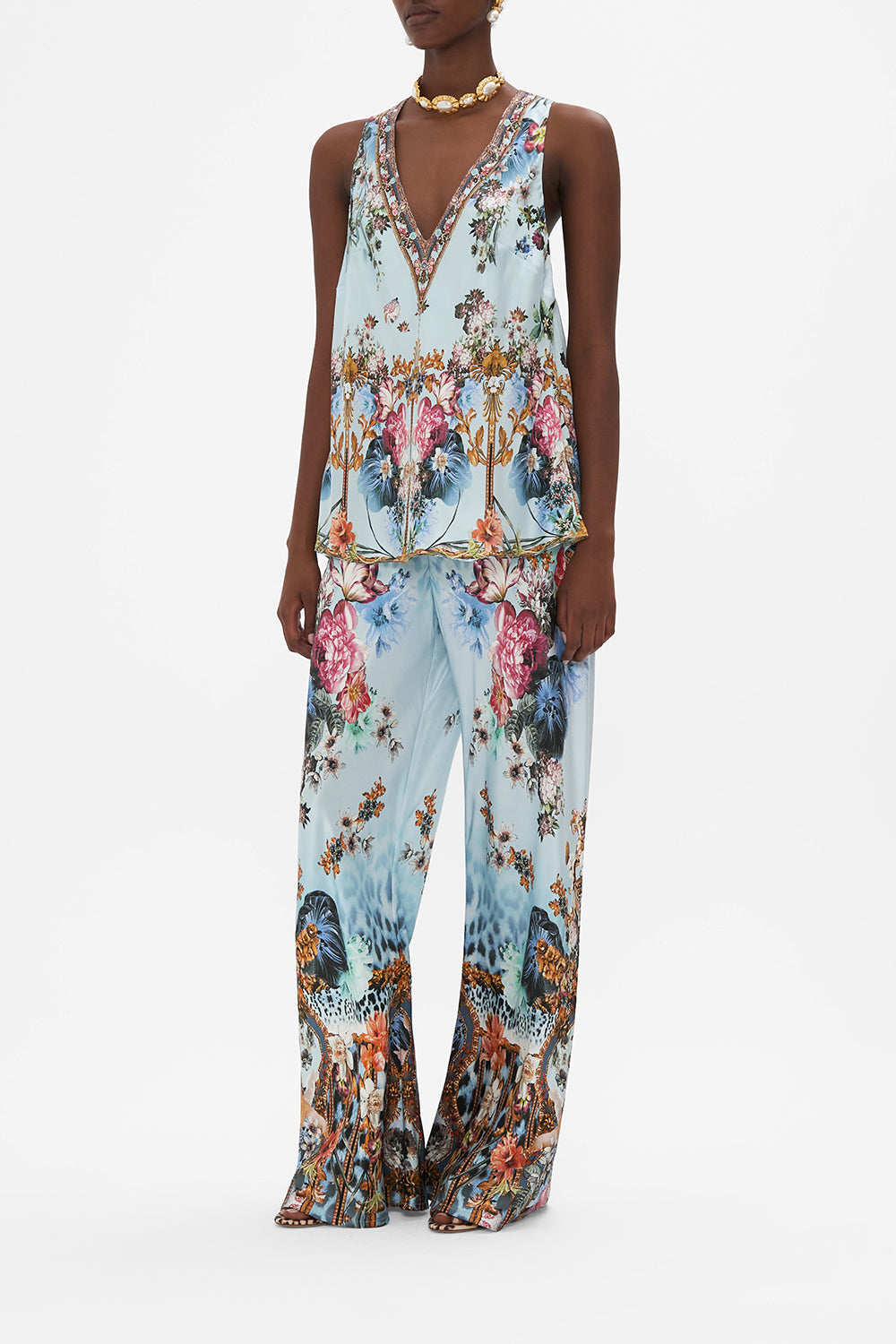 V NECK TOP WITH KNOT BACK LETTERS TO LEO