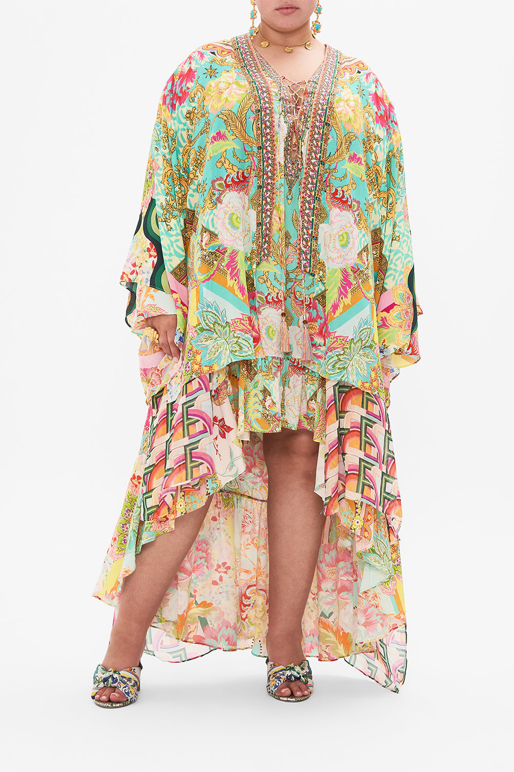 Front view of curvy model wearing CAMILLA splus size silk kimono layering An Italian Welcome print