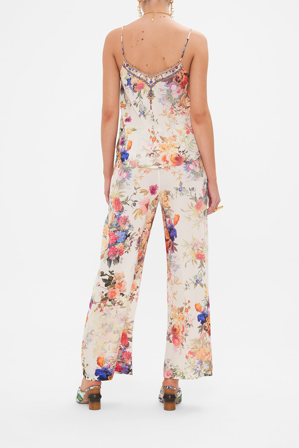 V-NECK BIAS CAMI FRIENDS WITH FRESCOS