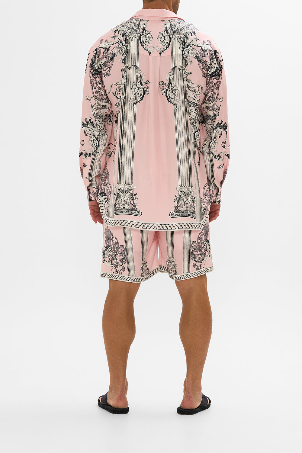 BAGGY MID LENGTH WALK SHORT CAVE OF WONDERS