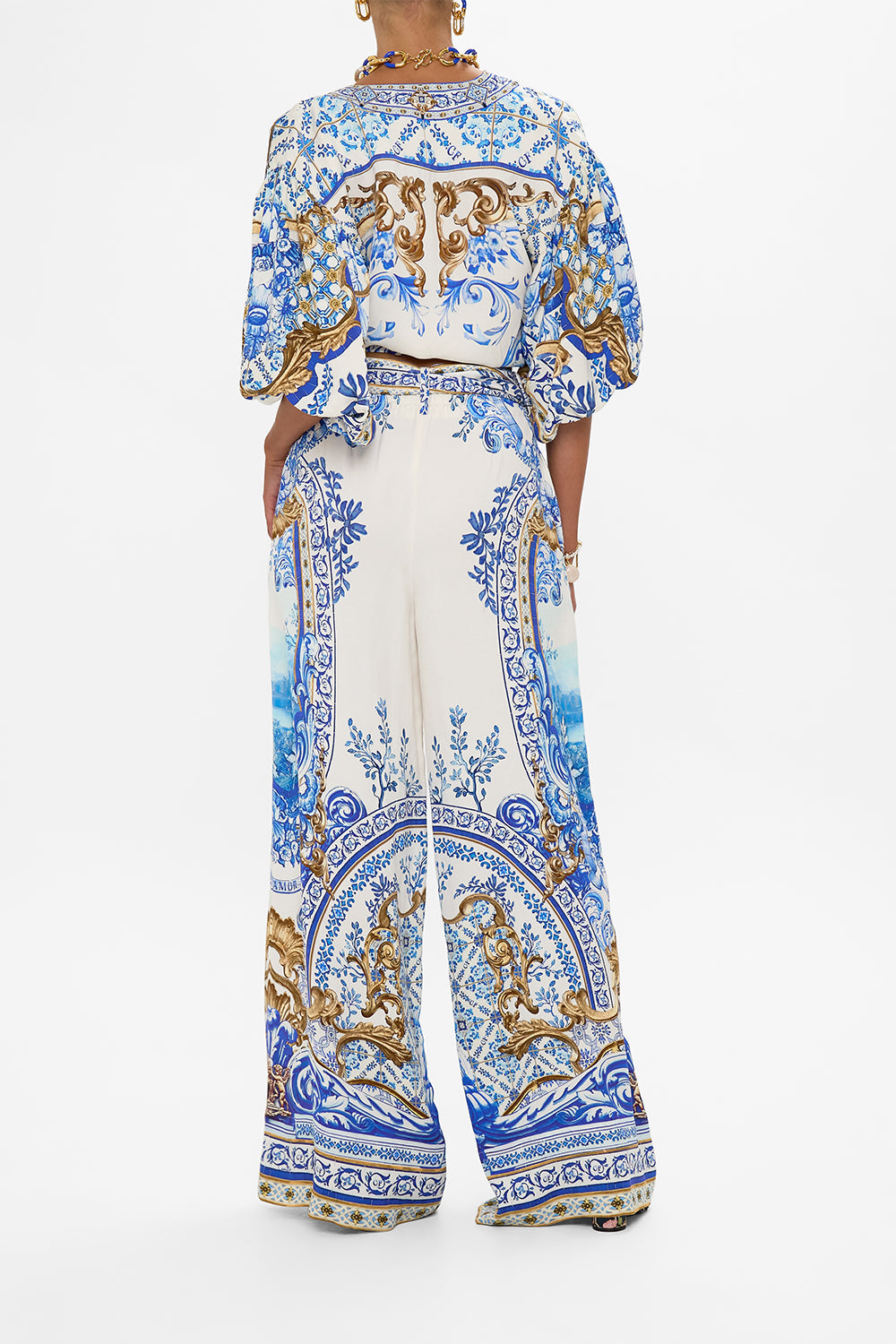The CAMILLA ROSA BOW SLIDE THE QUEENS QUARTERS in our  print.