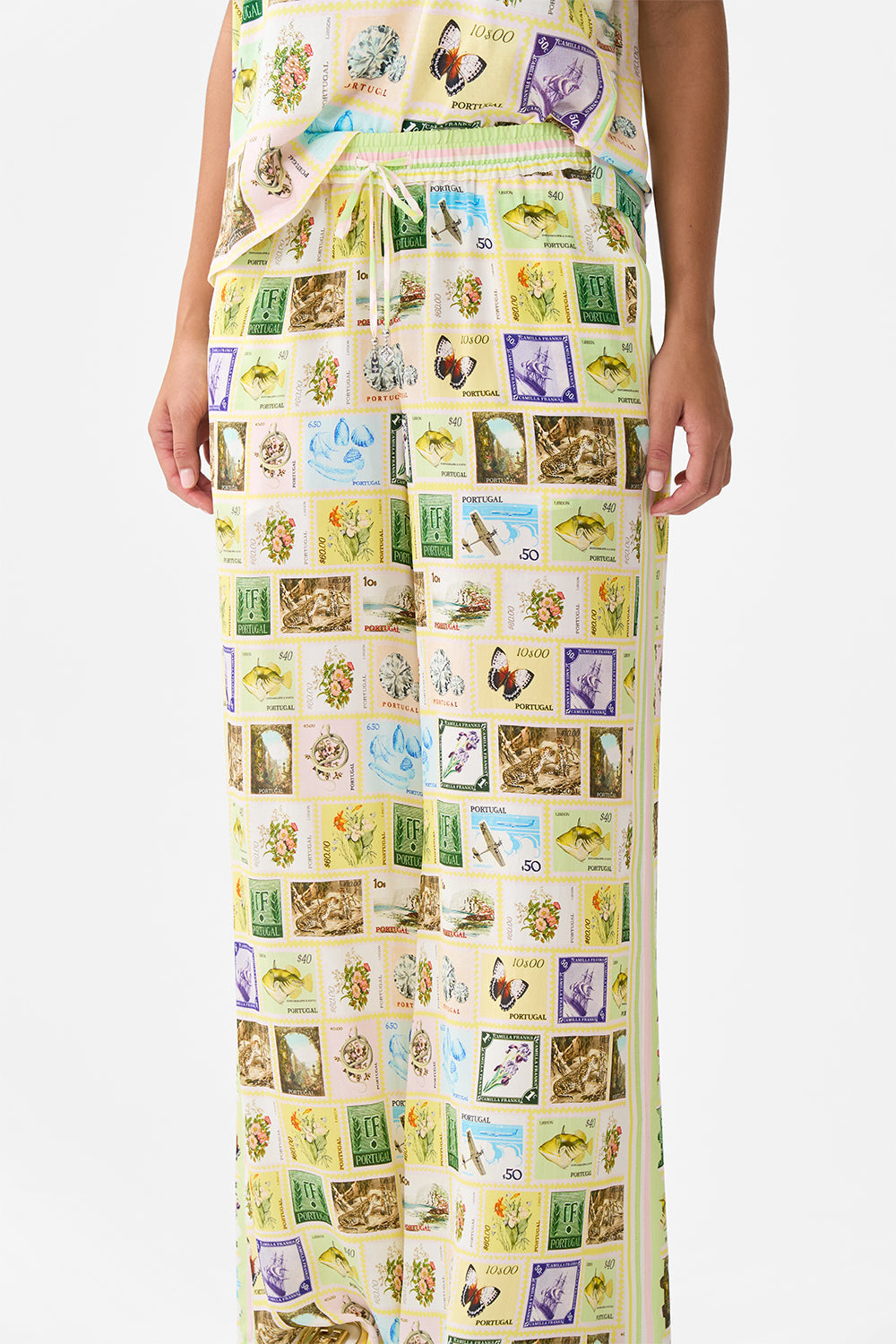 The CAMILLA MID LENGTH WALK SHORT JARDIM PARTY in our  print.
