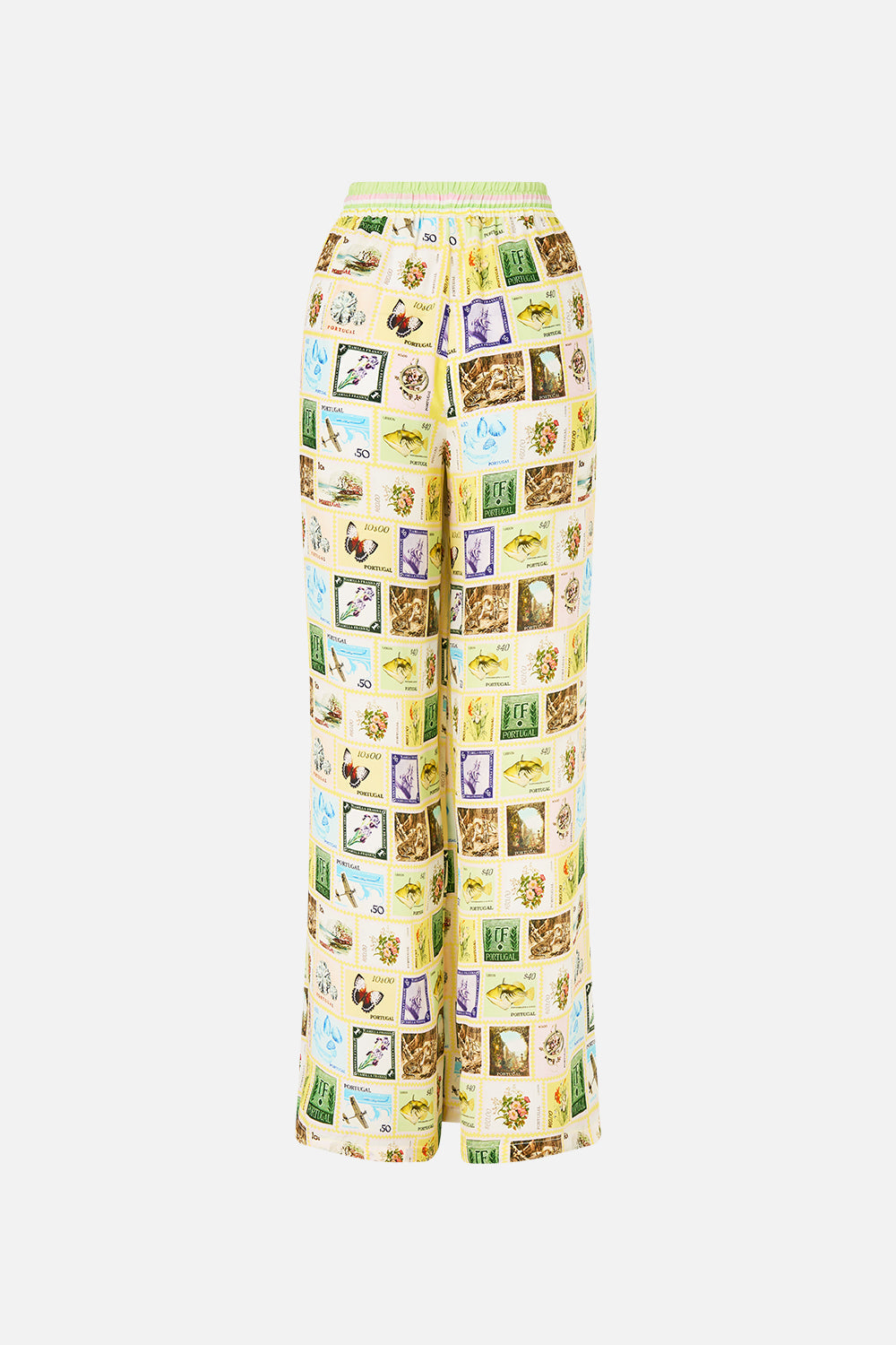 The CAMILLA MID LENGTH WALK SHORT JARDIM PARTY in our  print.
