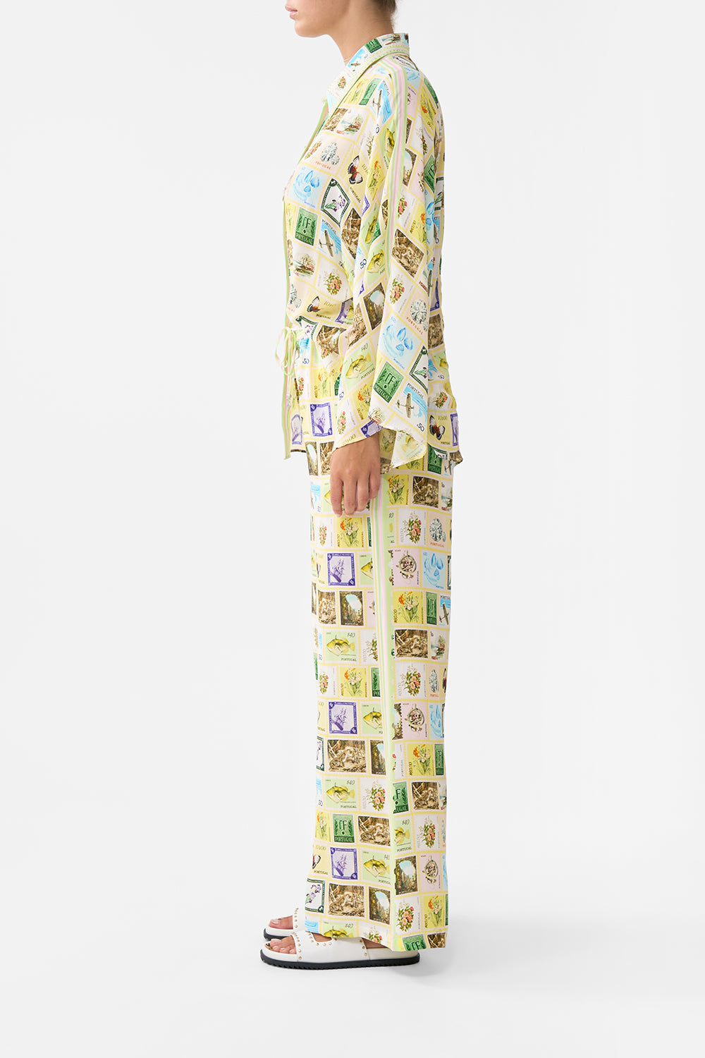 The CAMILLA MID LENGTH WALK SHORT JARDIM PARTY in our  print.