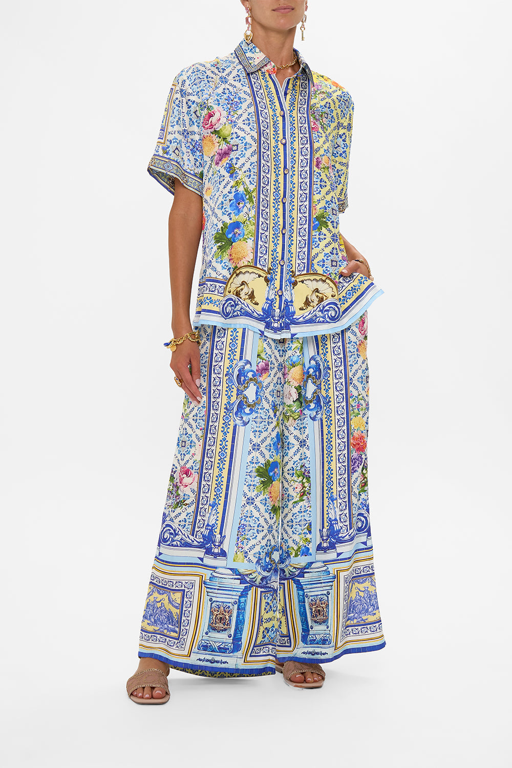 The CAMILLA DRAMATIC SLEEVE COCOON LAYER THRONE GAMES in our  print.