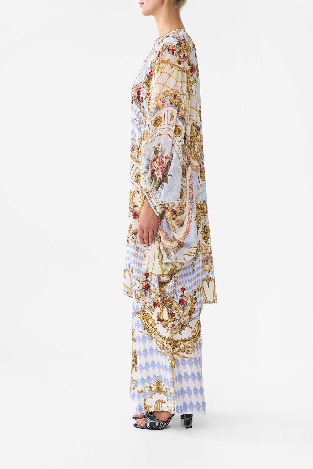 DRAMATIC SLEEVE COCOON LAYER THRONE GAMES