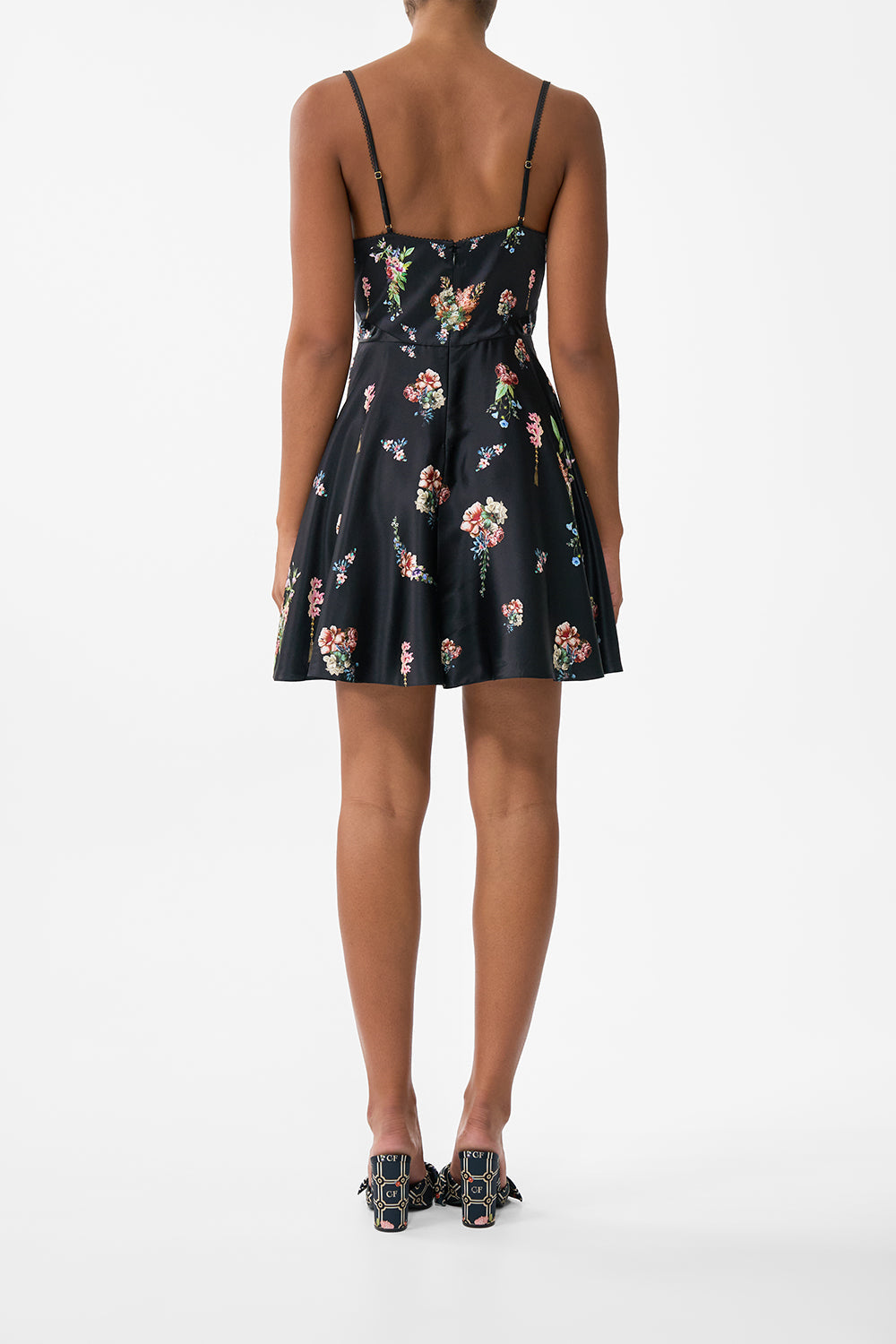The CAMILLA WAIST TIE SHIRT DRESS WITH BUBBLE SLEEVE ORNATE ON A PLATE in our  print.