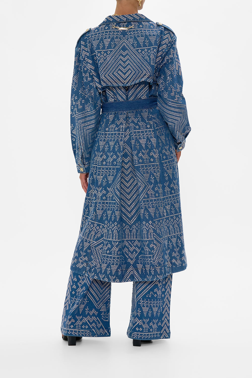 The CAMILLA BAT SLEEVE DRESS LAND OF WONDER in our  print.