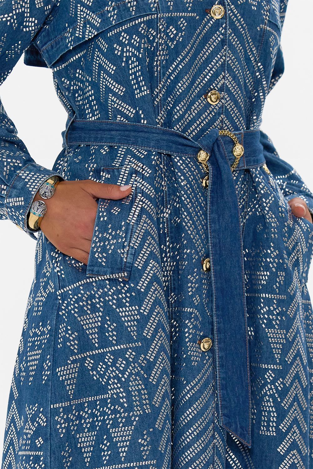 The CAMILLA BAT SLEEVE DRESS LAND OF WONDER in our  print.