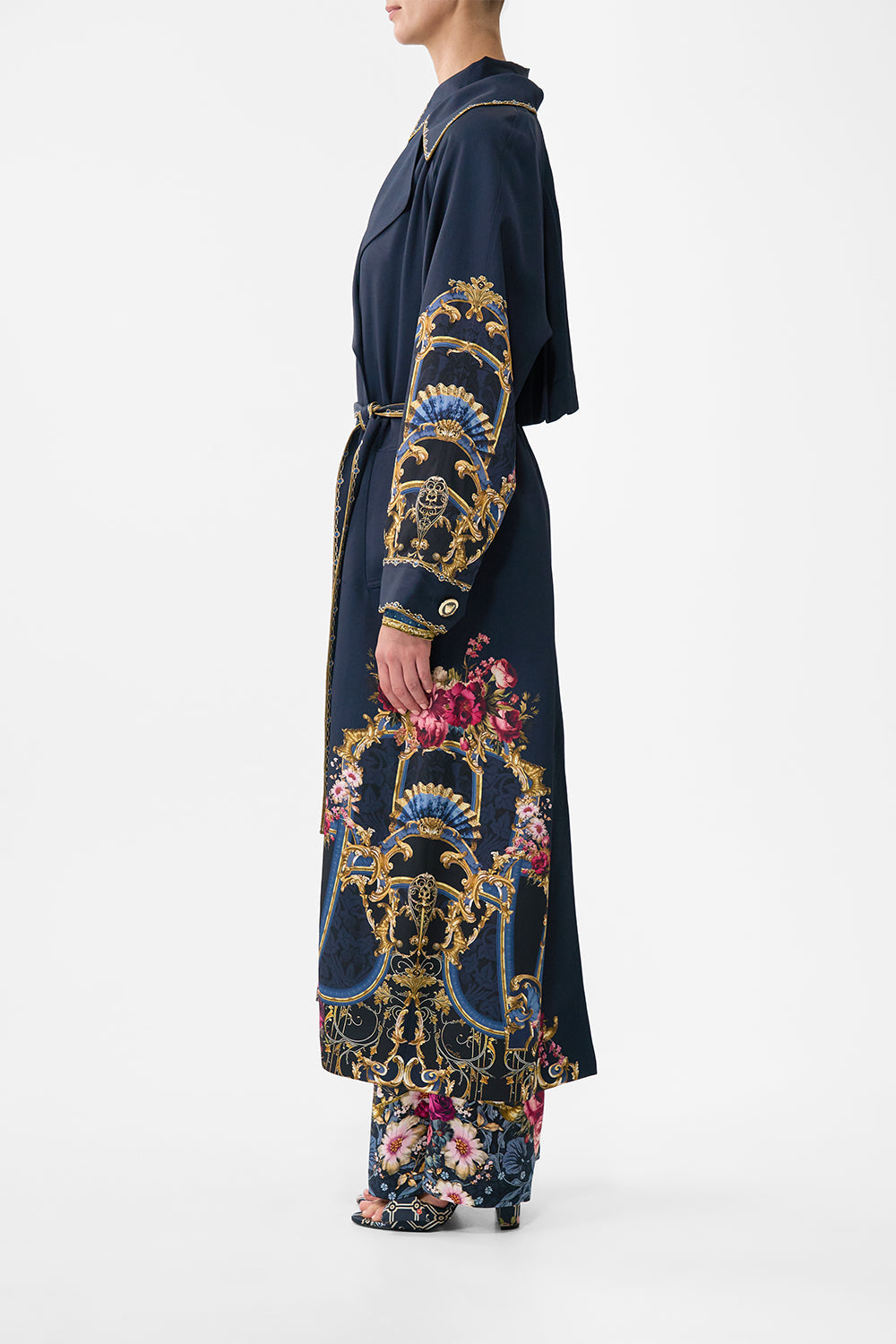 The CAMILLA BUTTONED COLLAR BLOUSE WITH BLOUSON SLEEVE BOTANICAL UTOPIA in our  print.