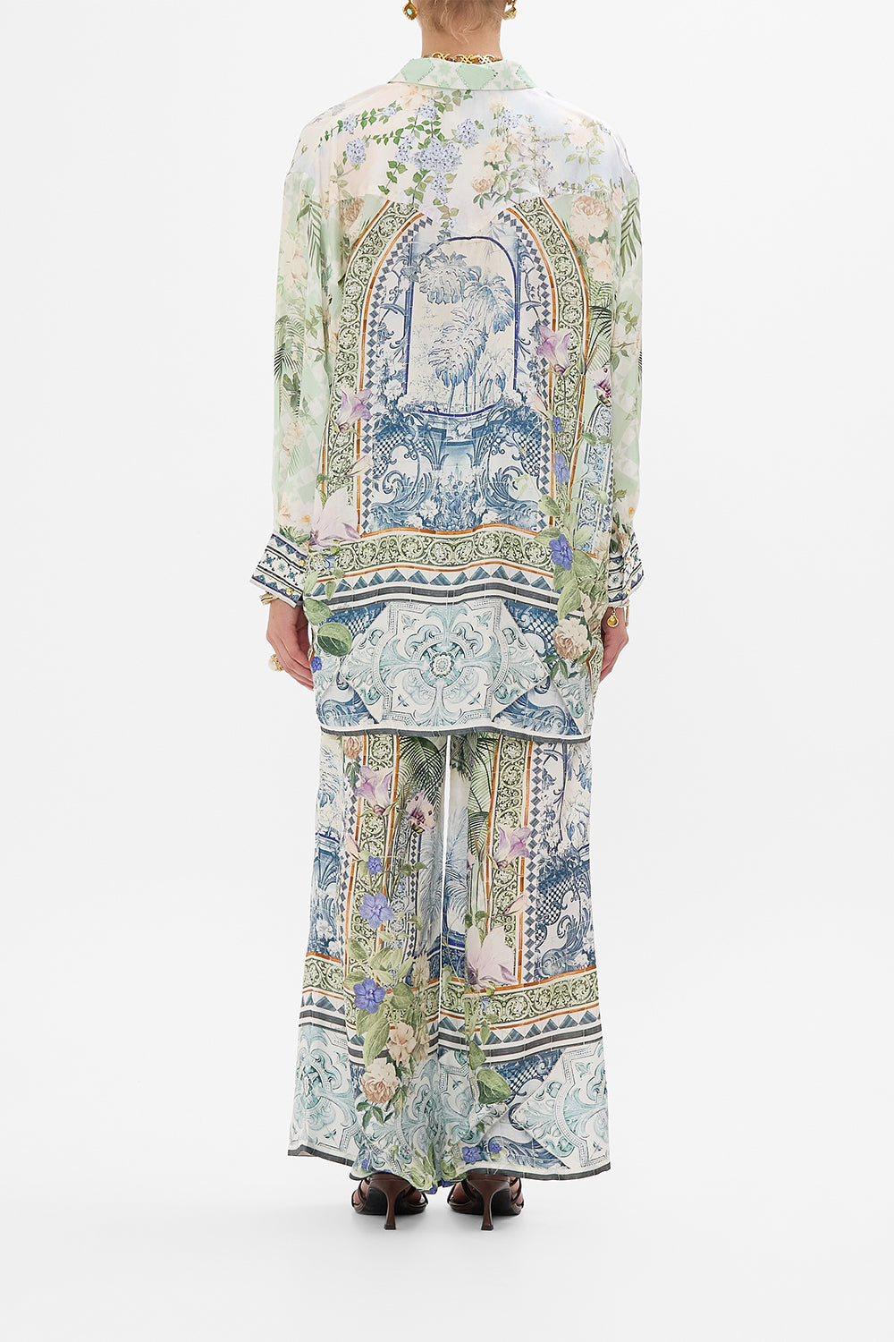 The CAMILLA LONG ROBE WITH NARROW COLLAR AND FEATHERS BASKED IN BAROQUE in our  print.