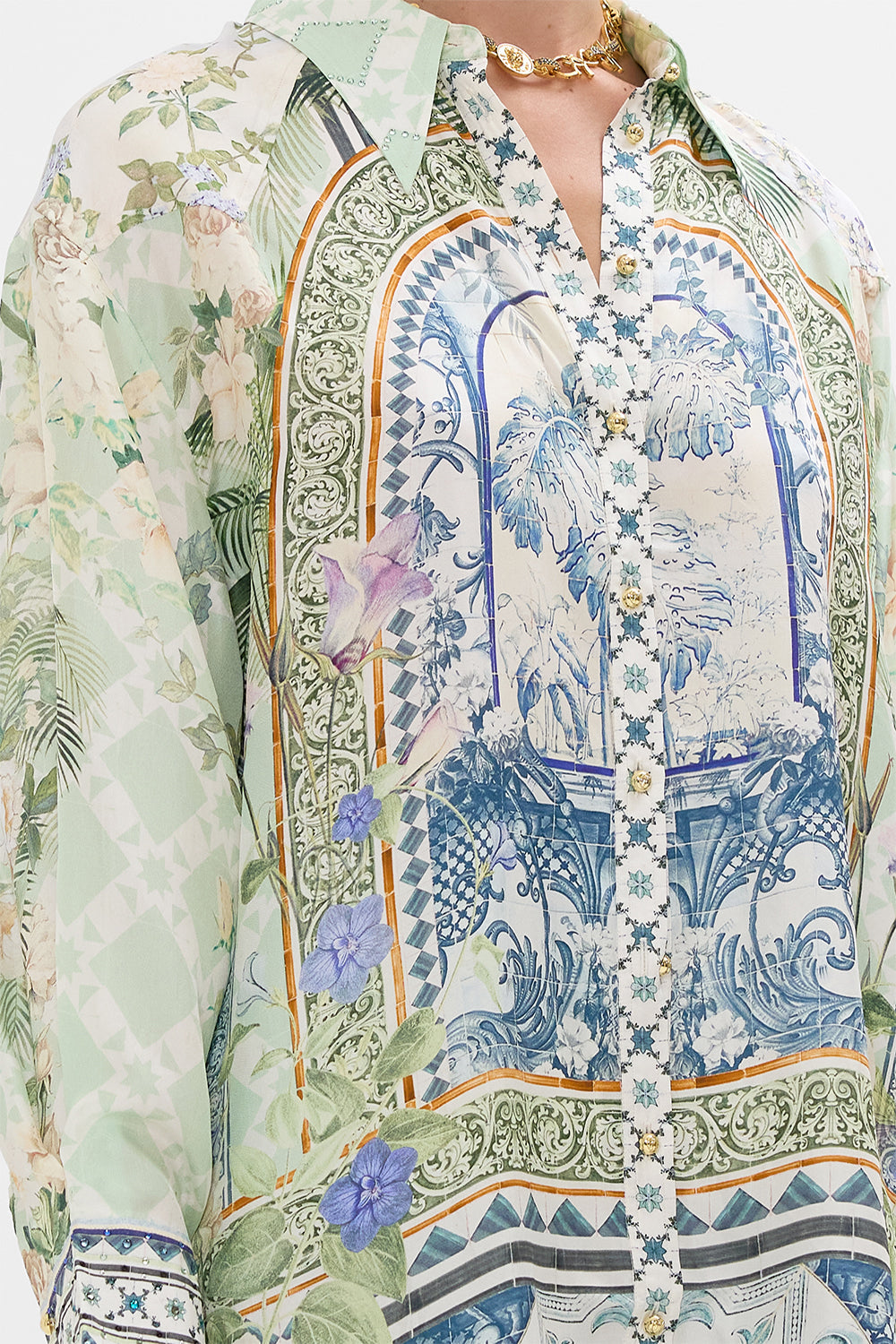 The CAMILLA LONG ROBE WITH NARROW COLLAR AND FEATHERS BASKED IN BAROQUE in our  print.