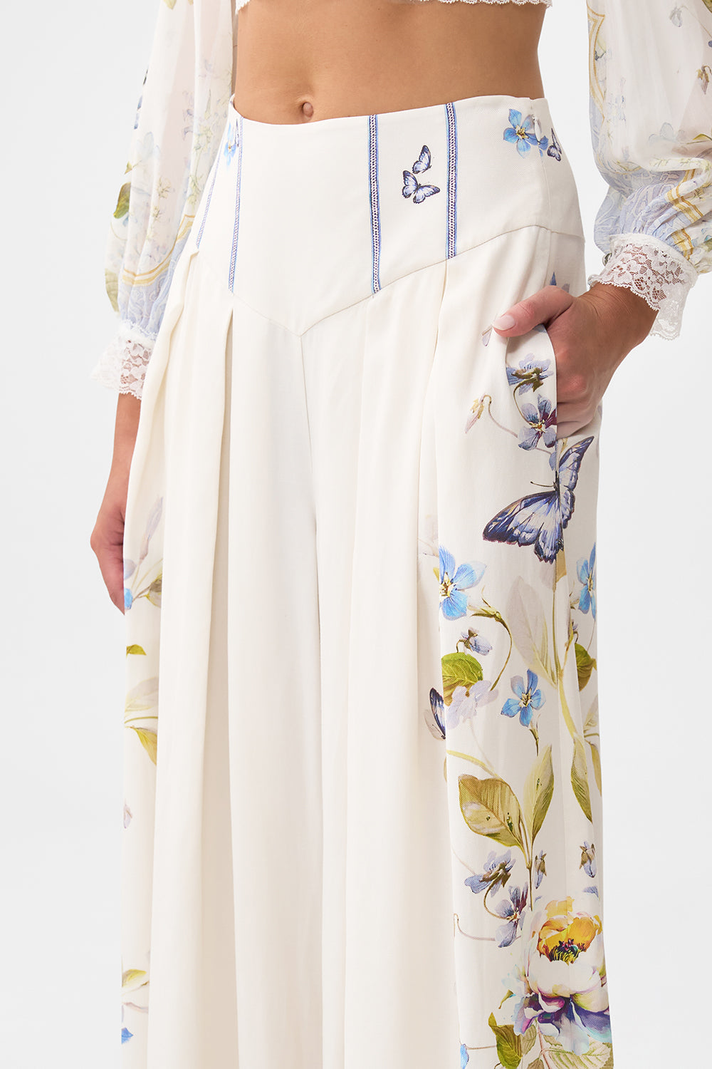 The CAMILLA LONG SLEEVE OVERSIZED SHIRT TALES OF TOPKAPI PALACE in our  print.