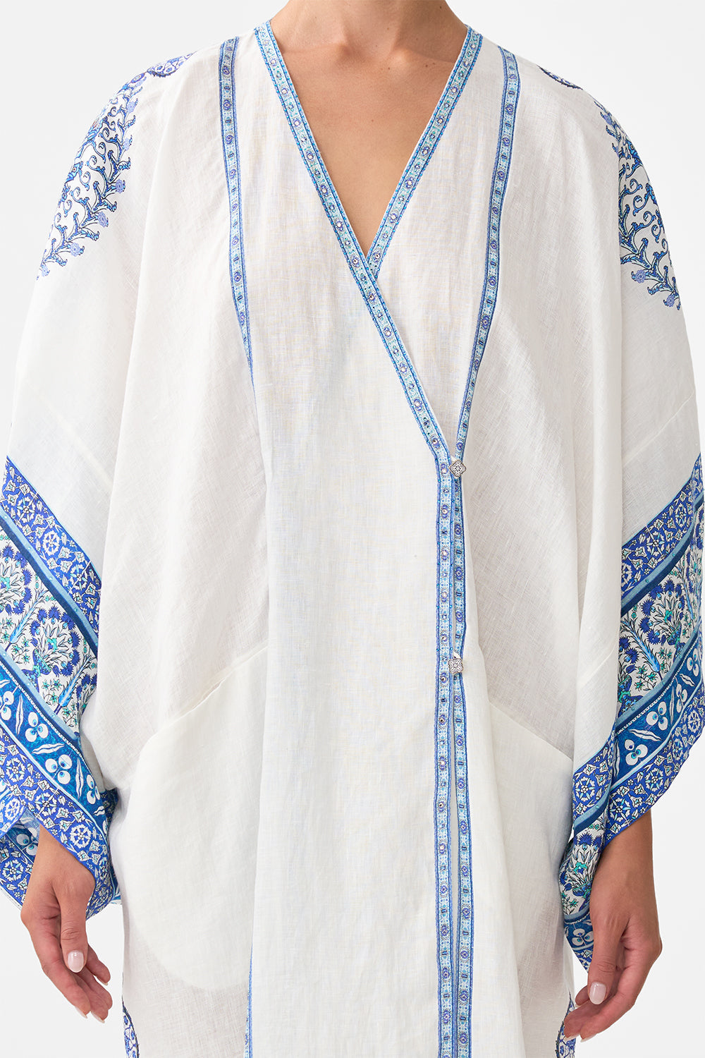 The CAMILLA HOODIE WITH SIDE POCKETS NOTES FROM THE ROAD in our  print.