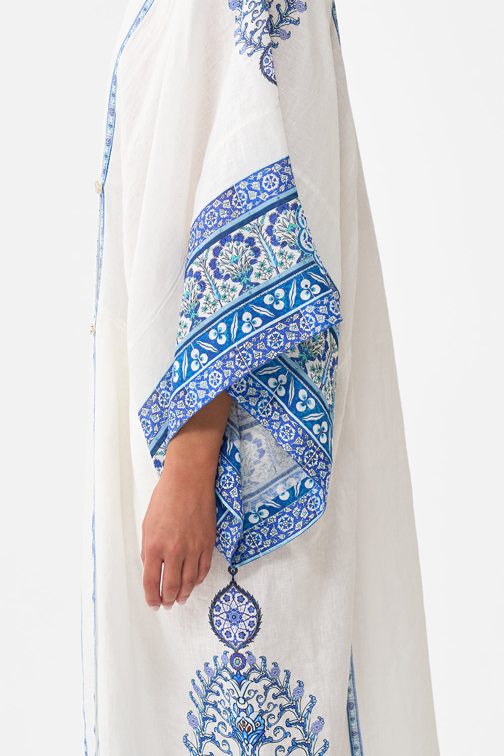 The CAMILLA HOODIE WITH SIDE POCKETS NOTES FROM THE ROAD in our  print.