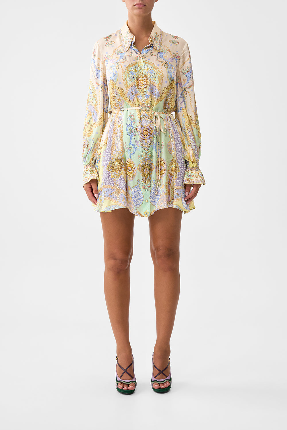 The CAMILLA SPLIT SHOULDER SHORT KAFTAN CONCUBINES, SULTANS & COURTIERS in our CONCUBINES, SULTANS & COURTIERS print.