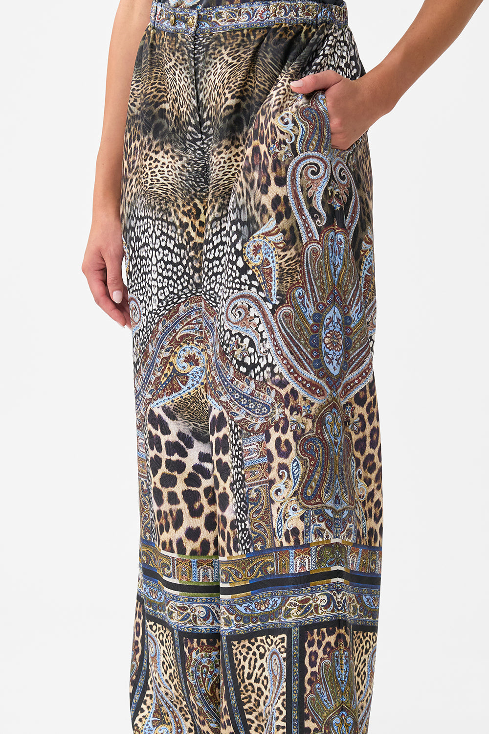 The CAMILLA LARGE HAIR CLAW CLIP TALES OF TOPKAPI PALACE in our  print.