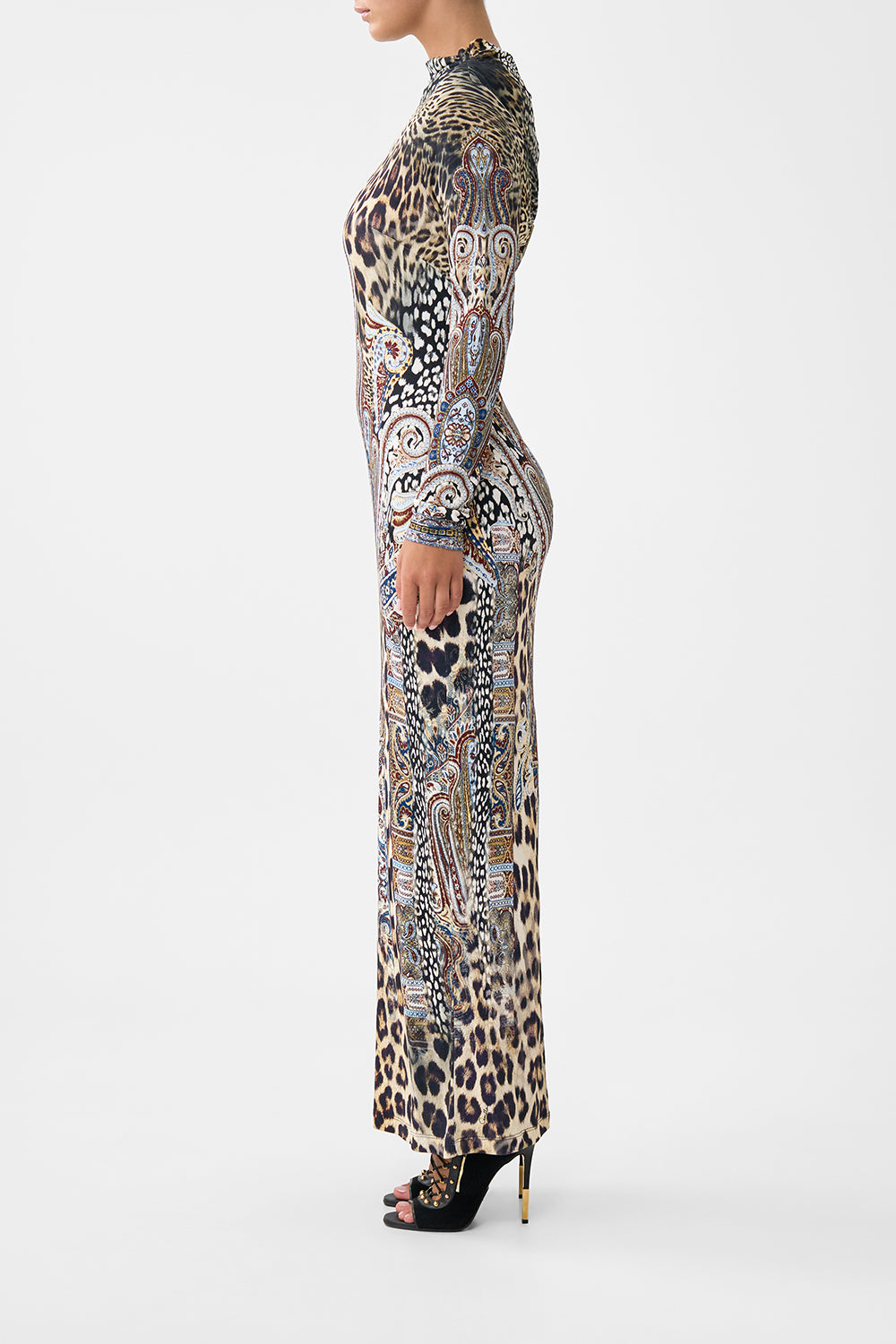 The CAMILLA CROPPED BLOUSON SLEEVE TIE FRONT TOP OTTOMAN DYNASTY in our  print.